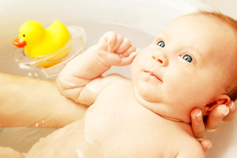 How to Bathe Your Newborn For the First Time