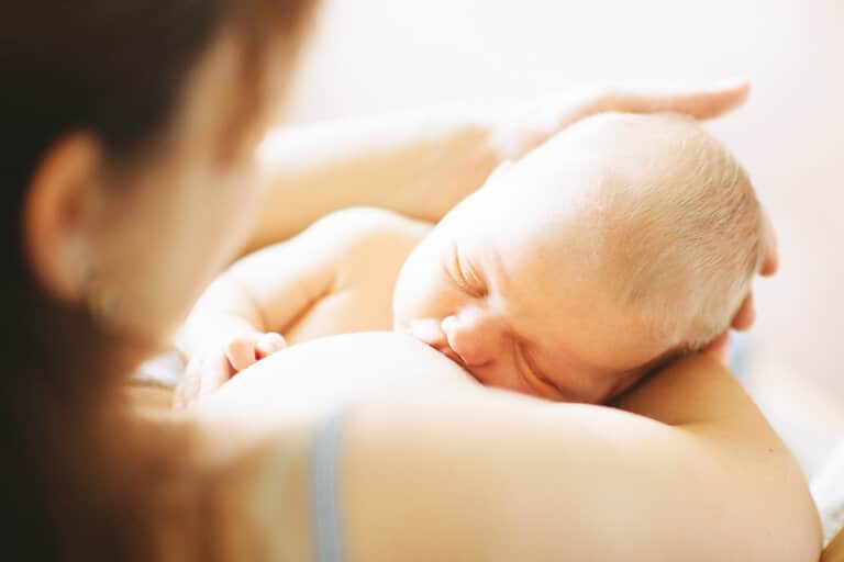 8 Best Lactation Teas for the Breastfeeding Mom