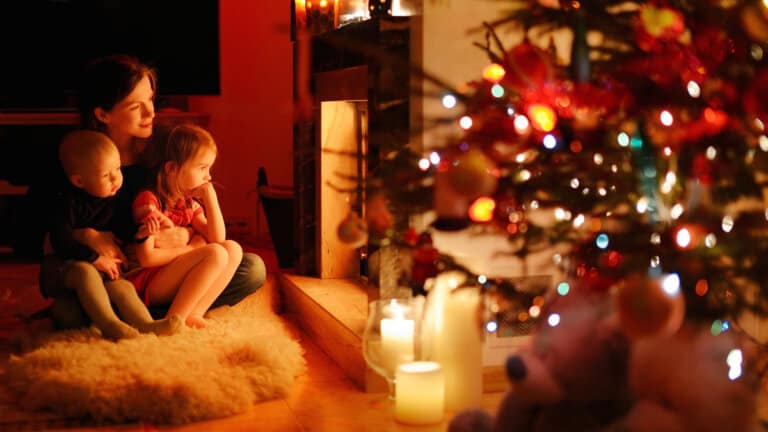 32 Holiday Traditions For Families to Start
