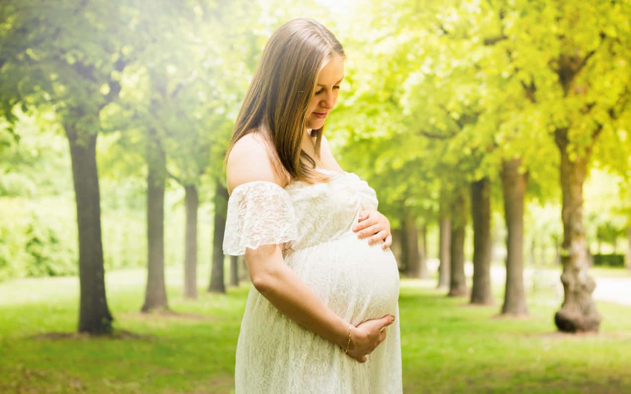 37 Maternity Shoot Ideas Outfits, Poses and Locations For This Special Day